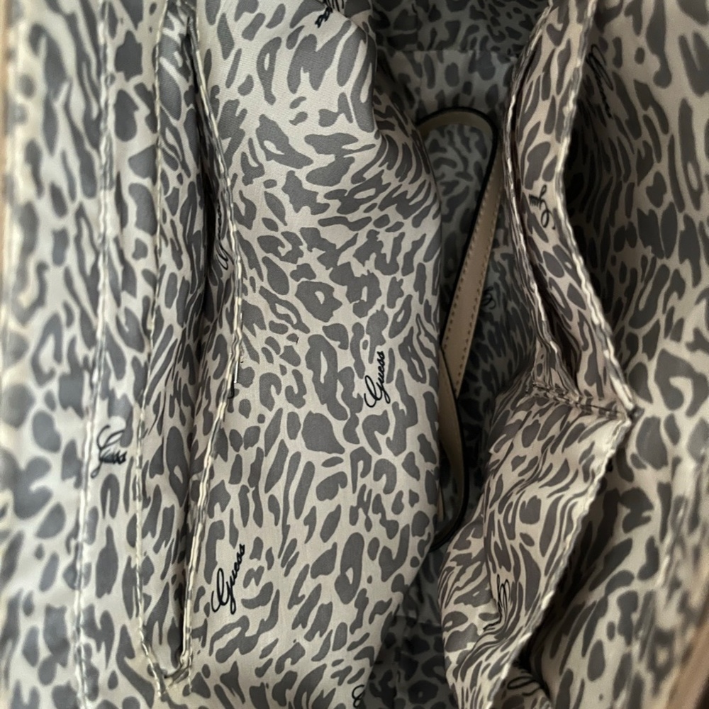 Guess Handbag - Picture 4 of 6